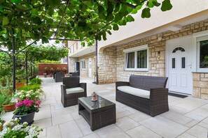 Terrace/patio - Apartments Mareli (74305-A2) - Pula (Pula)