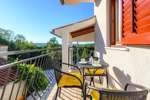 Outdoor dining - Apartment Paradiž (74308-A1) - Labin (Labin)