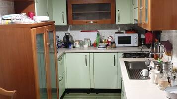 Réfrigérateur, micro-ondes, four