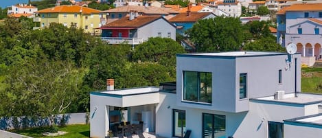 المنشأة من الخارج