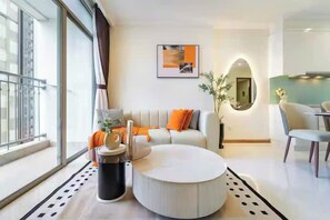 Basic-Zimmer, 1 Schlafzimmer, Zutritt zur Club Lounge, Stadtblick | Bettwäsche aus ägyptischer Baumwolle, hochwertige Bettwaren