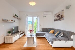 TV - House Marlena (74316-K1) - Pula (Pula)