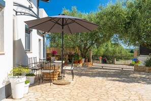 Outdoor dining - House Lando (74318-K1) - Pula (Pula)