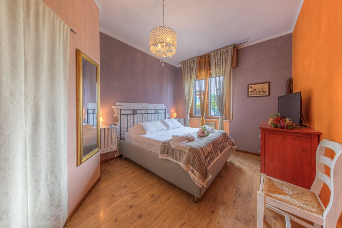 Iron/ironing board, travel crib, internet, bed sheets