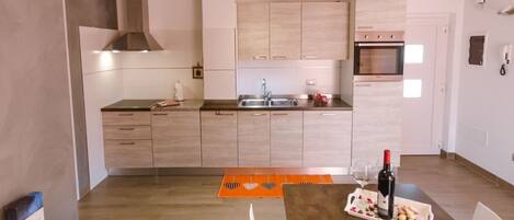 Réfrigérateur, micro-ondes, four, lave-vaisselle