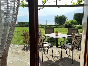 Outdoor dining - Wohnung "Zanetti" mit Seeblick by Interhome (Albisano)