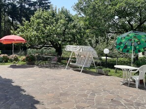 Outdoor dining - Wohnung 'Virgilio Zanetti', max 6 Personen by Interhome (Albisano)