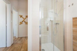 Shower, hair dryer - Apartment Lokva (74332-A1) - Medulin (Medulin)