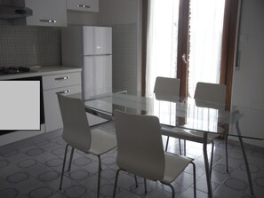 Dining - Villa im Grünen in Riva del Garda mit Terrasse by Interhome (Riva del Garda)