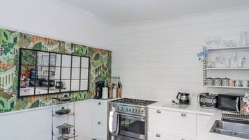 Utensilis de cuina, vaixella i coberteria