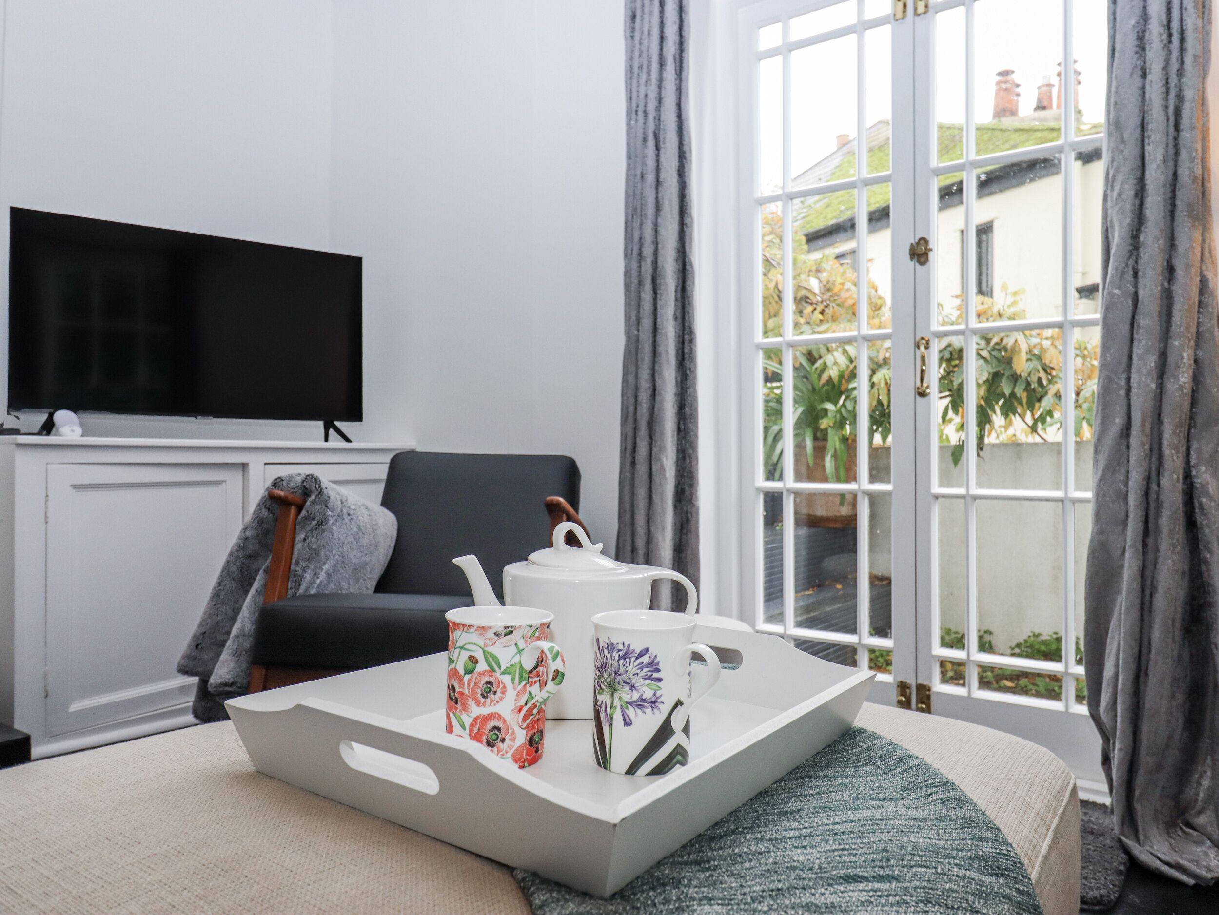 2 bedrooms, individually decorated, individually furnished, free WiFi