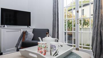 2 bedrooms, individually decorated, individually furnished, free WiFi