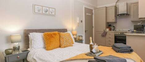 1 bedroom, individually decorated, individually furnished, free WiFi