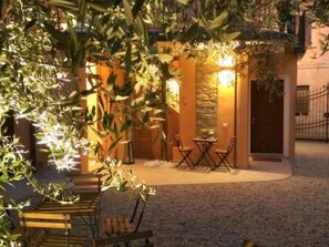 Outdoor dining - 'Granatapfel' mit Terrasse by Interhome (Toscolano)