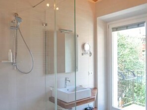 Towels - 'Granatapfel' mit Terrasse by Interhome (Toscolano)