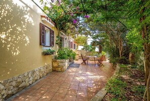 Outdoor dining - House Mladen (74401-K1) - Medulin (Medulin)