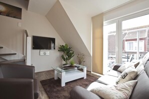 Fernseher, DVD-Player, Stereoanlage