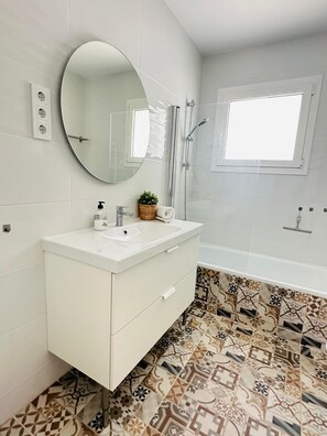 Hair dryer, towels - Family-friendly house with Garden, 4 Minutes from the Beach (Cambrils)