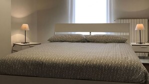 Room - Wohnung Altstadt by Interhome (Gardone Riviera)
