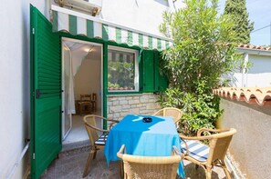 Outdoor dining - Apartments and Room Vjera (76011-A6) - Medulin (Medulin)