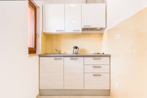 Fridge, microwave, stovetop, dishwasher - Apartments Racchi (76091-A1) - Banjole (Banjole)