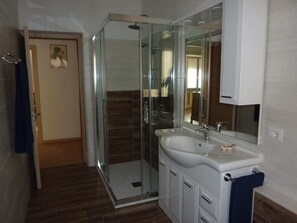Towels - Casa Luna' Wohnung mit Wasserblick by Interhome (Vercana)