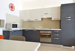 Coffee/tea maker, fridge, microwave, stovetop - Villa Blue 1 (V3458-K1) - Banjole (Banjole)