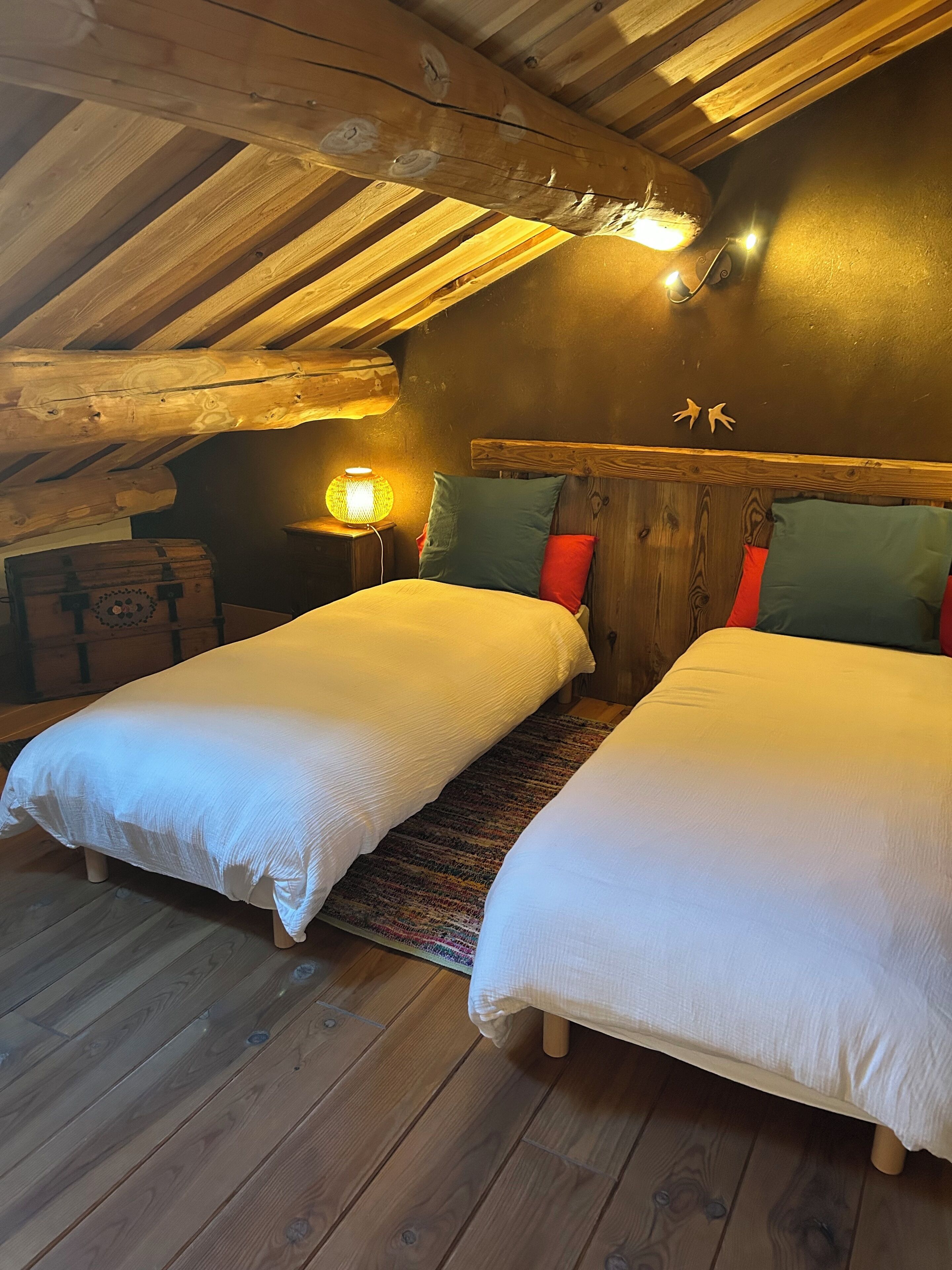 1 dormitorio, tabla de planchar con plancha, wifi y ropa de cama