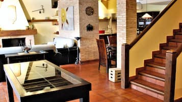 Télévision, cheminée, lecteur de DVD