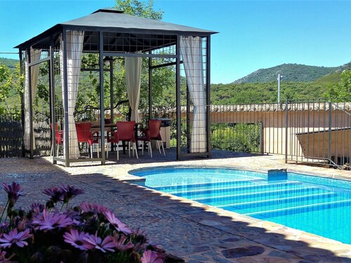 4-Schlafzimmer-Haus mit Schwimmbad by Interhome