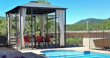 4-Schlafzimmer-Haus mit Schwimmbad by Interhome