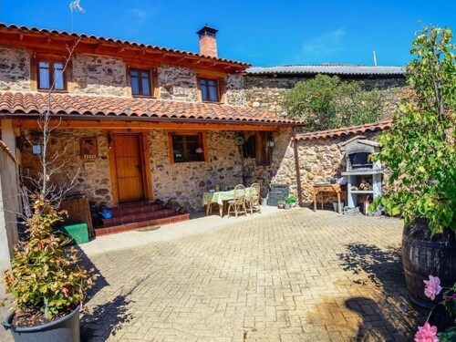 Landhaus im Berg von Leon by Interhome