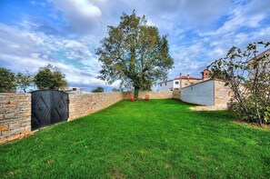 Property grounds - House Silvano (V3503-K1) - Rovinj (Rovinj)
