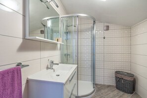 Shower, hair dryer - Villa Villetta Valtura (V3547-K1) - Liznjan (Liznjan)
