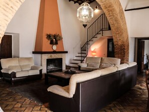 TV - Ländliches Haus "El Pozo" mit Terrasse by Interhome (Ecija)
