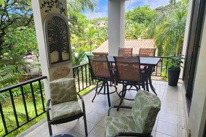 Outdoor dining - Wake Up in Paradise, Amazing 3BDR Condo Near Beach (Coco)