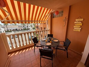 Outdoor dining - Vakantieappartement 'Casa Tosca Villamartin' by Interhome (Castillo de Don Juan)