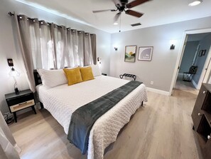 3 quartos, ferros/tábuas de passar roupa, berço de viagem