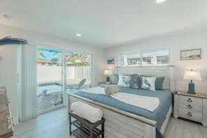 3 bedrooms, Internet, bed sheets - 🏖️Private Pool | Pet Friendly | Walk to Beach | The Blue Heron Hideaway🏖️ (Fort Myers Beach)