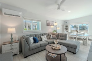 TV - 🏖️Private Pool | Pet Friendly | Walk to Beach | The Blue Heron Hideaway🏖️ (Fort Myers Beach)