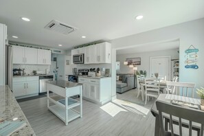 Fridge, microwave, oven, stovetop - 🏖️Private Pool | Pet Friendly | Walk to Beach | The Blue Heron Hideaway🏖️ (Fort Myers Beach)