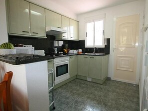 Fridge, microwave, oven, cookware/dishes/utensils - in Dénia mit Privatem Grill by Interhome (Els Poblets)
