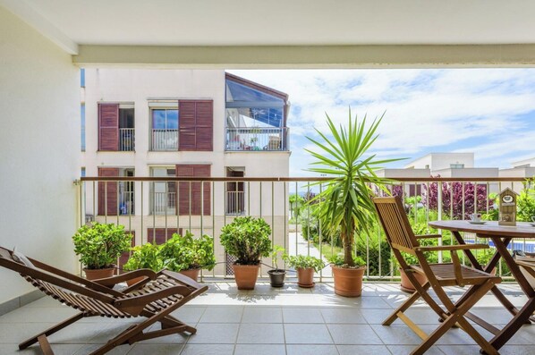 Outdoor dining - Wohnung in Residencial Aldea Golf Panorámica. by Interhome (Sant Jordi)