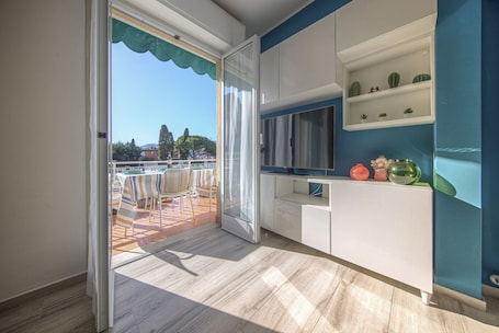 Flat-screen TV. CASA PIOPPI - Comfort and a beautiful view