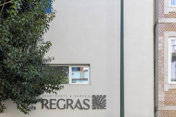 Front of property - Regras Apartments & Garden A17 by Benefit Collection (Porto)