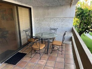 Outdoor dining - Chic Desert Condo with Mountain Views (Palm Springs)