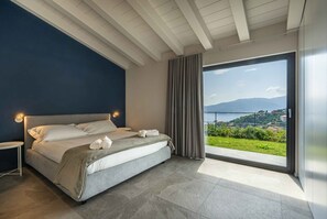 8 bedrooms, desk, iron/ironing board, travel cot - VILLA SANT' AMBROGIO - Luxury relaxation in Zoagli (Zoagli)