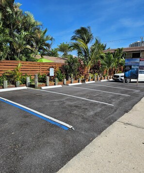 Property grounds - Blue Heron Bridge Hotel & Dive Club (Riviera Beach)