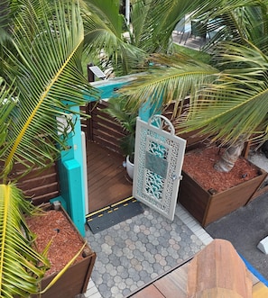 Property entrance - Blue Heron Bridge Hotel & Dive Club (Singer Island)