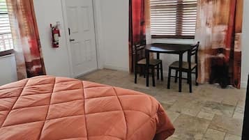 Basic Studio | Living area